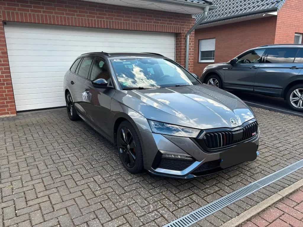 Skoda Octavia 2.0 TSI DSG RS Combi RS 02/2022-photo-1