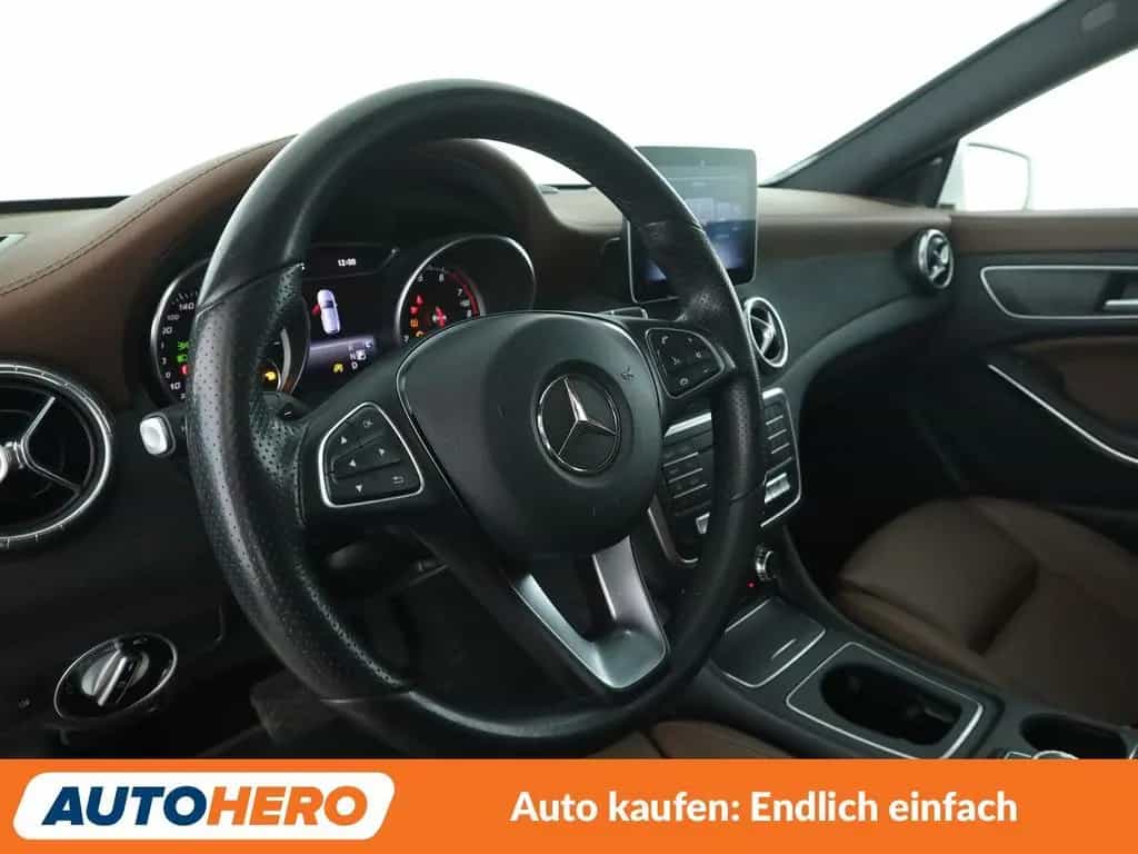 Mercedes-Benz CLA-Class 180 Shooting Brake Urban Aut.*LED*NAVI*TEMPO 02/2018-photo-10