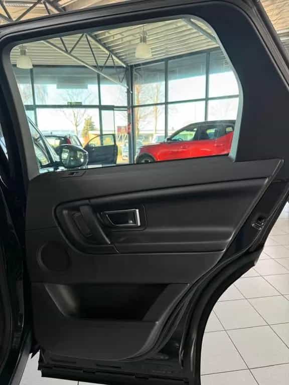 Land Rover Discovery Sport AWD 11/2015-photo-31