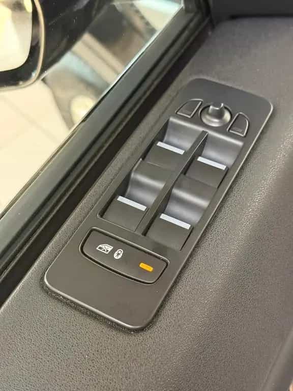 Land Rover Discovery Sport AWD 11/2015-photo-9