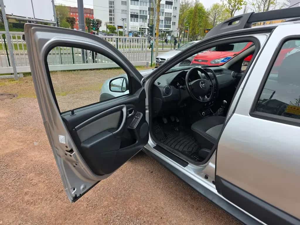 Dacia Duster Laureate 4x4*Tempo*PDC*Klima*AHK*Garantie 03/2016-photo-12