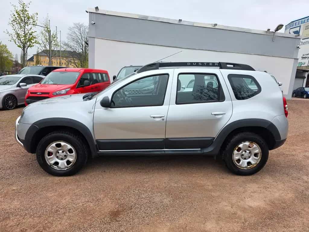 Dacia Duster Laureate 4x4*Tempo*PDC*Klima*AHK*Garantie 03/2016-photo-2