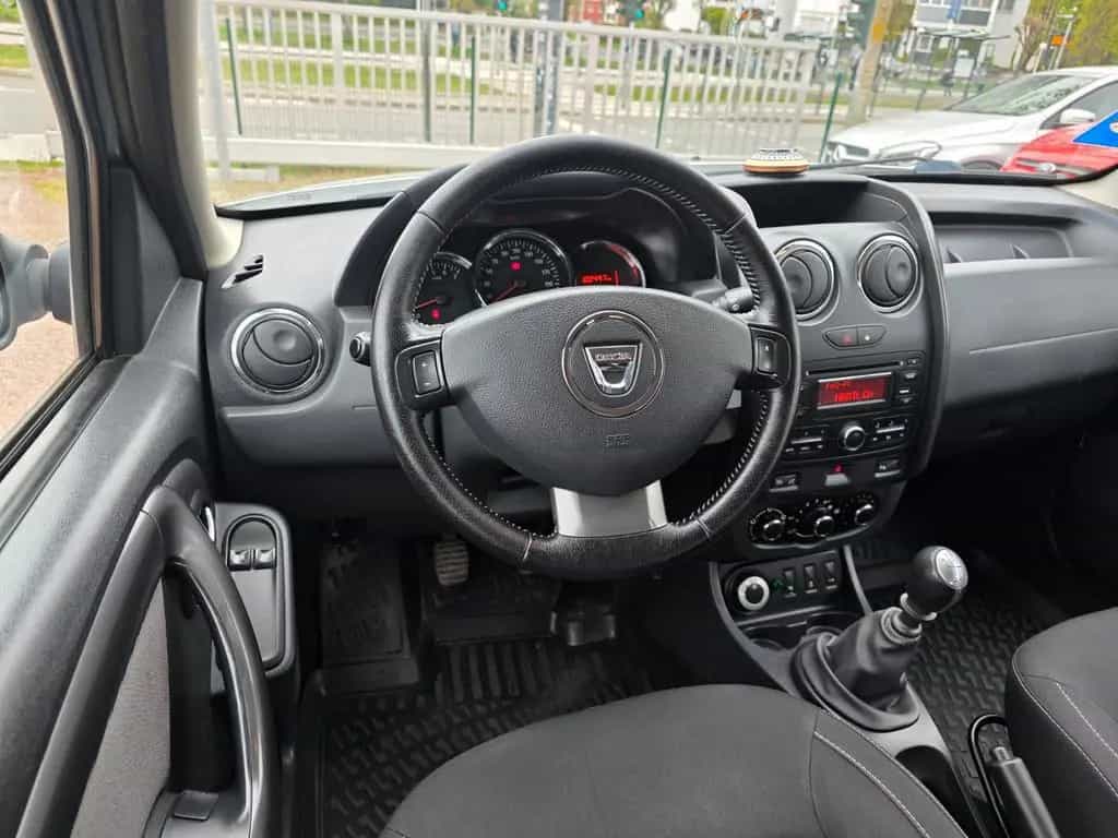Dacia Duster Laureate 4x4*Tempo*PDC*Klima*AHK*Garantie 03/2016-photo-28