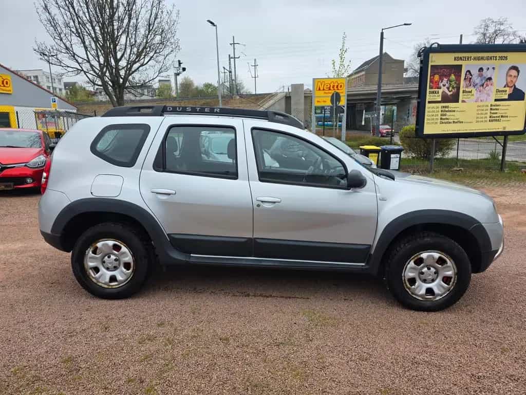 Dacia Duster Laureate 4x4*Tempo*PDC*Klima*AHK*Garantie 03/2016-photo-3