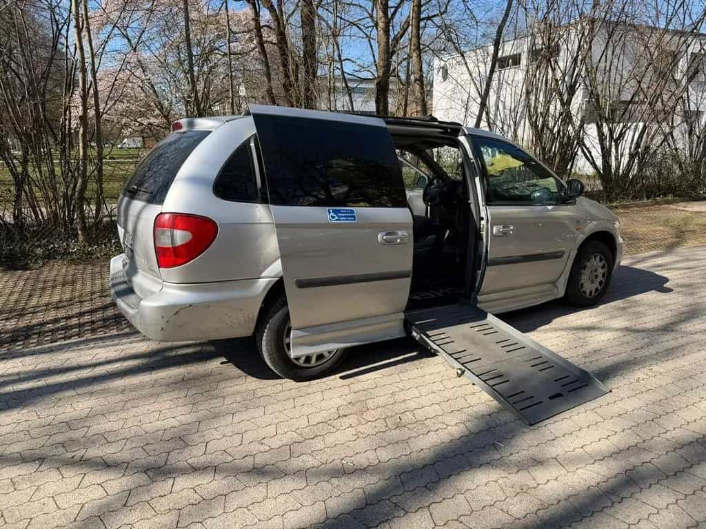 Chrysler Grand Voyager Limited 2.5 CRD Rollstuhl Rampe 07/2004-photo-3