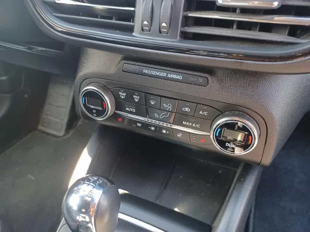 Ford Focus 1,5 ** ST Line / LED ** mit Garantie 02/2020-photo-12