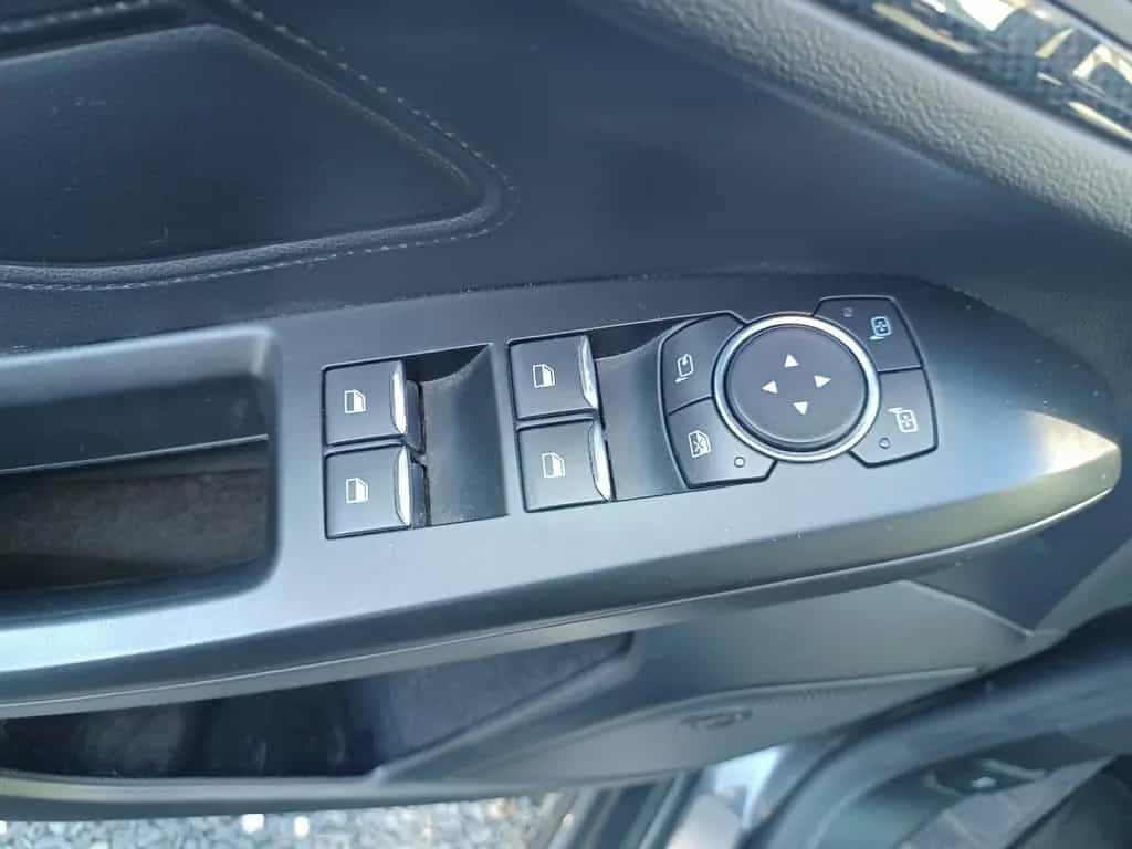 Ford Focus 1,5 ** ST Line / LED ** mit Garantie 02/2020-photo-13