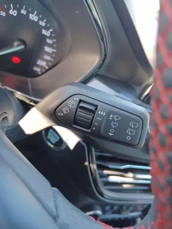 Ford Focus 1,5 ** ST Line / LED ** mit Garantie 02/2020-photo-18
