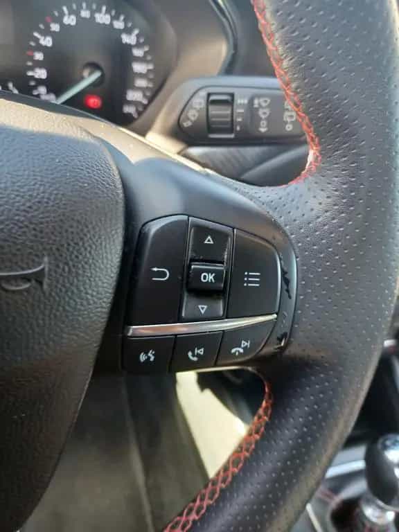 Ford Focus 1,5 ** ST Line / LED ** mit Garantie 02/2020-photo-19