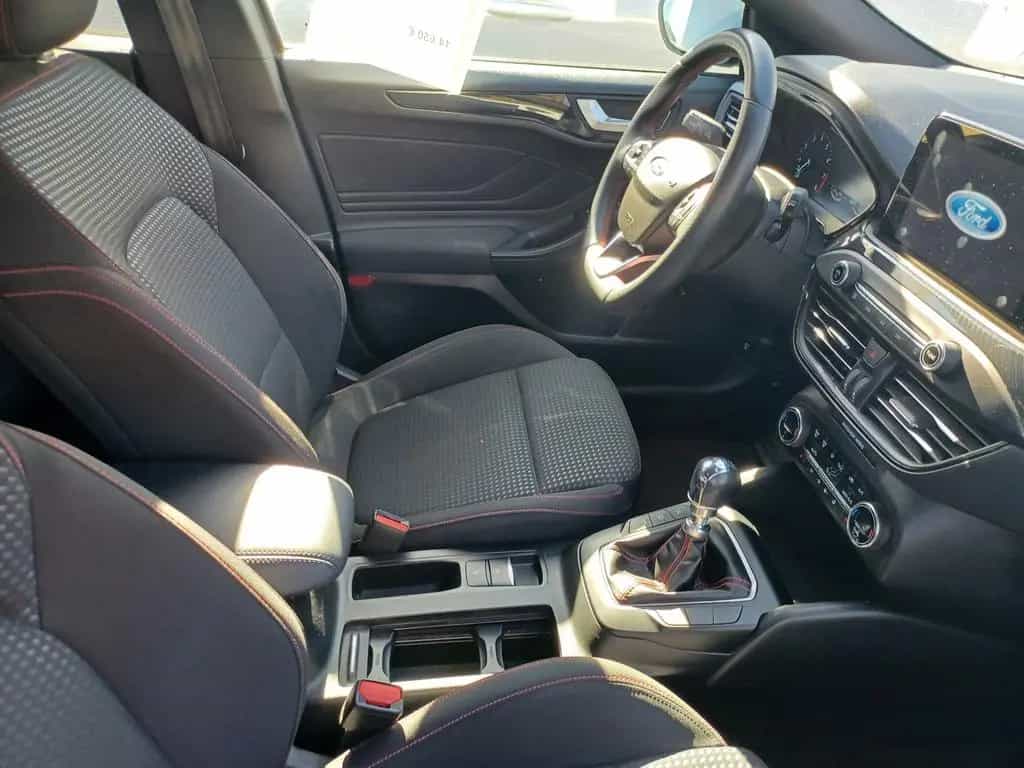 Ford Focus 1,5 ** ST Line / LED ** mit Garantie 02/2020-photo-24