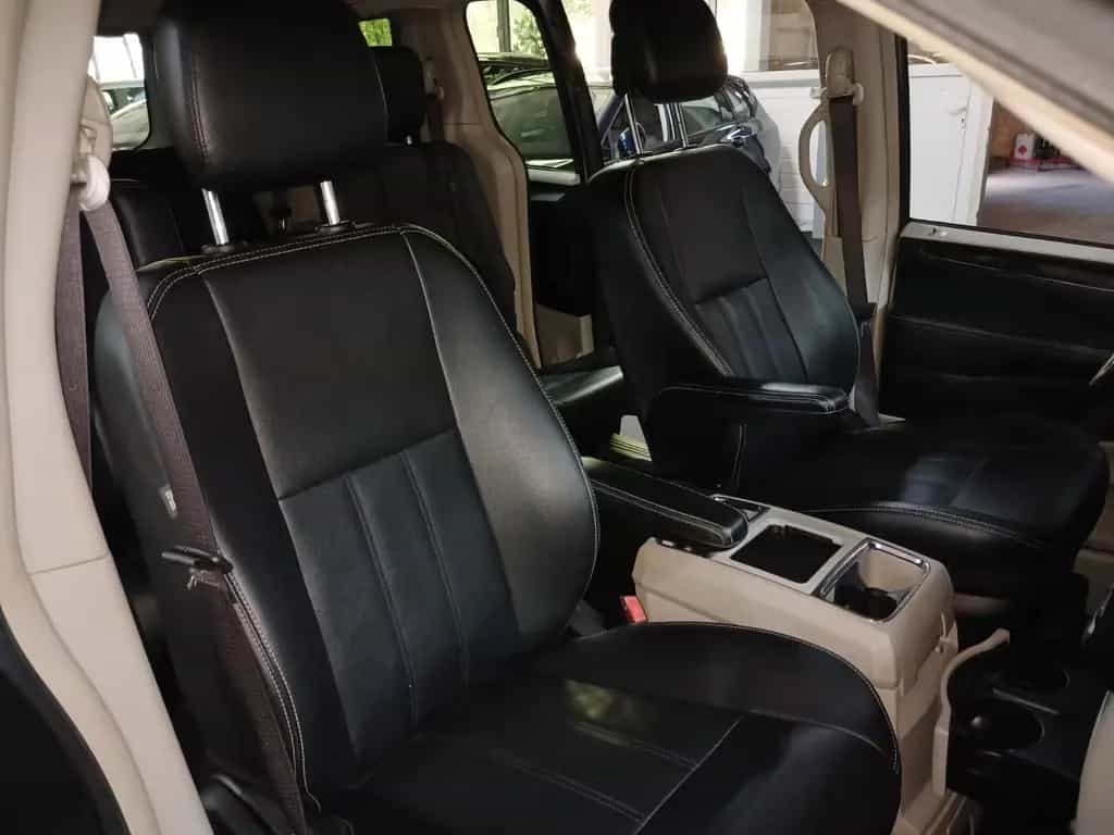 Lancia Voyager 3.6V6 AUTOM 7SITZER 3ZONEN KLIMA 07/2016-photo-17