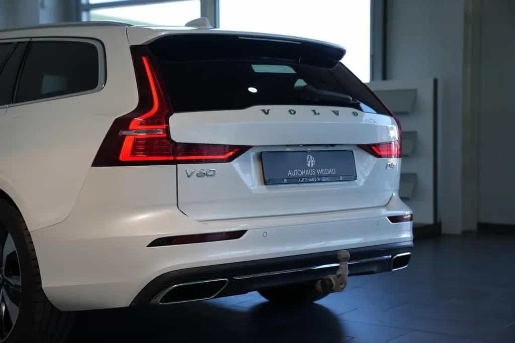 Volvo V60 Kombi Inscription *AUT*LED*NAV*AHK*H&K* 09/2020-photo-11
