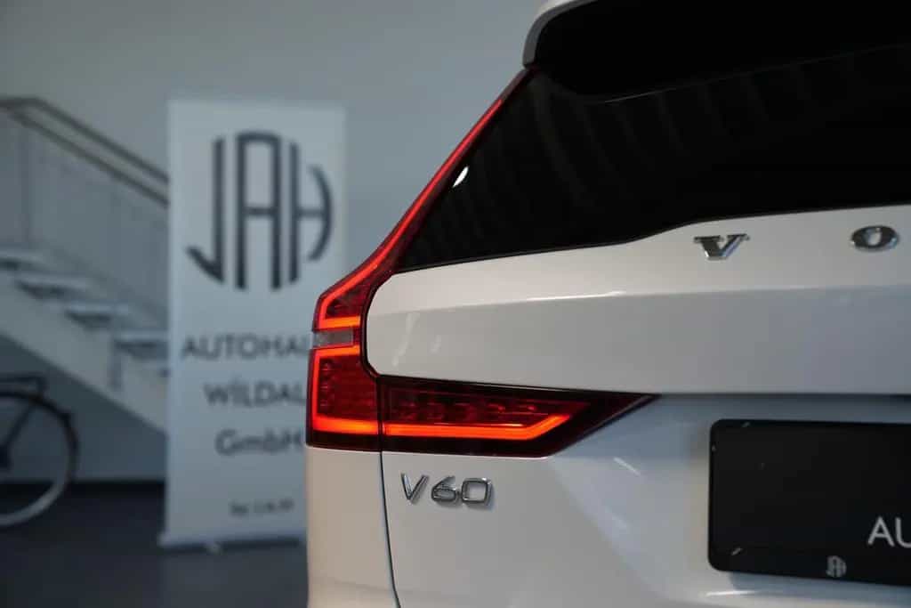 Volvo V60 Kombi Inscription *AUT*LED*NAV*AHK*H&K* 09/2020-photo-13