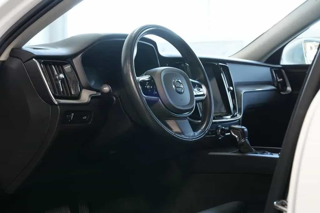 Volvo V60 Kombi Inscription *AUT*LED*NAV*AHK*H&K* 09/2020-photo-18