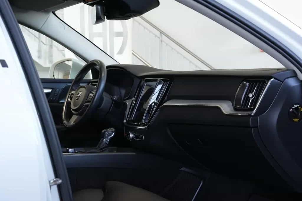 Volvo V60 Kombi Inscription *AUT*LED*NAV*AHK*H&K* 09/2020-photo-19