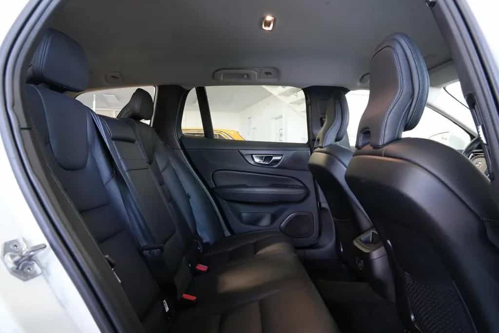 Volvo V60 Kombi Inscription *AUT*LED*NAV*AHK*H&K* 09/2020-photo-20