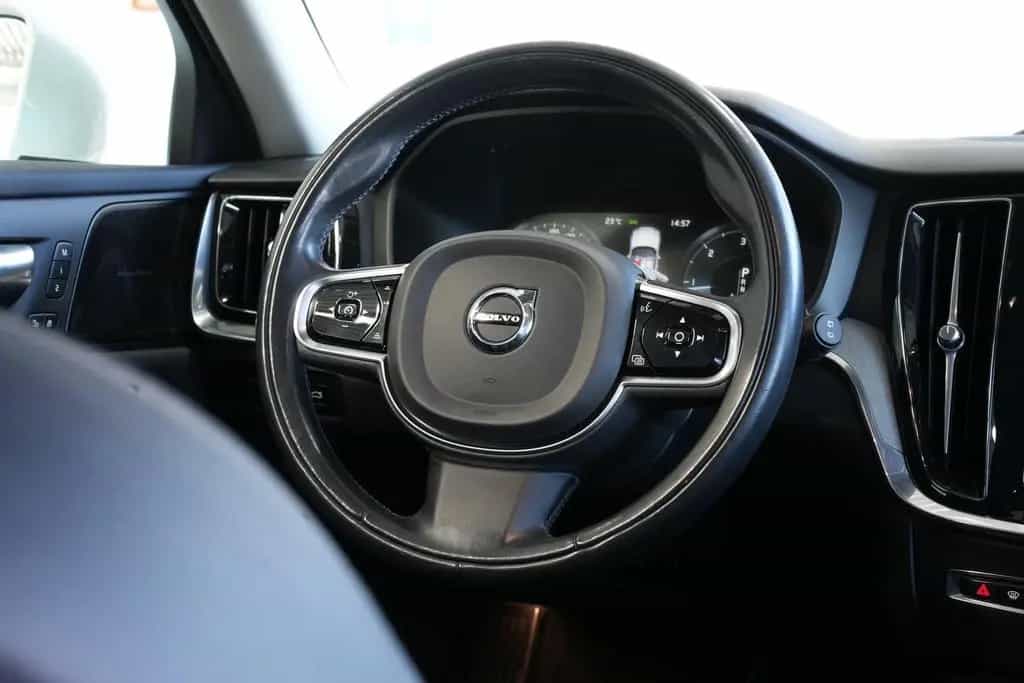 Volvo V60 Kombi Inscription *AUT*LED*NAV*AHK*H&K* 09/2020-photo-24