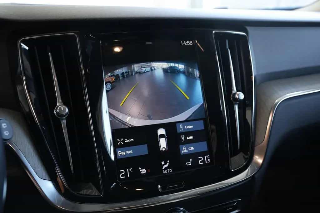 Volvo V60 Kombi Inscription *AUT*LED*NAV*AHK*H&K* 09/2020-photo-29