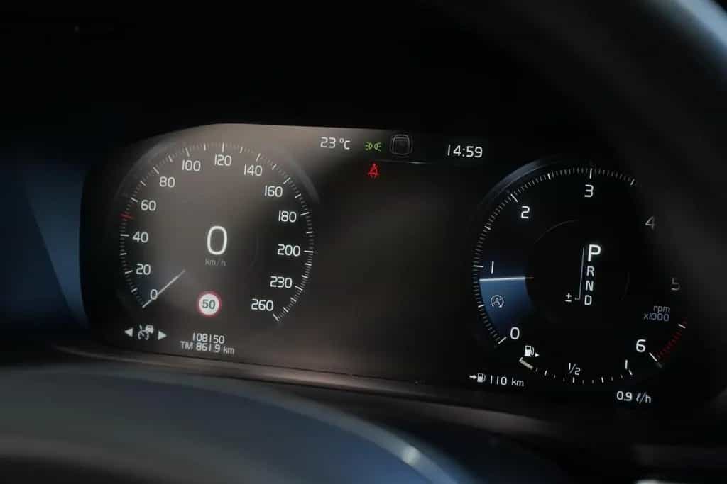 Volvo V60 Kombi Inscription *AUT*LED*NAV*AHK*H&K* 09/2020-photo-30