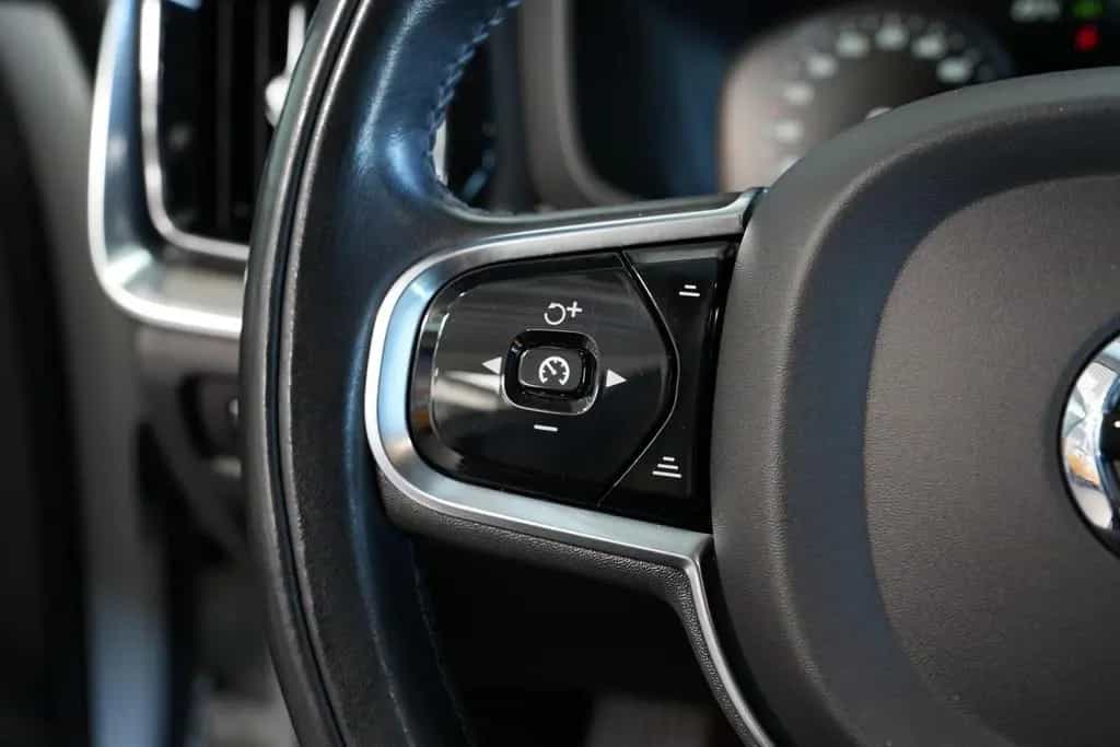 Volvo V60 Kombi Inscription *AUT*LED*NAV*AHK*H&K* 09/2020-photo-33