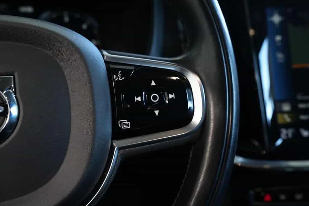 Volvo V60 Kombi Inscription *AUT*LED*NAV*AHK*H&K* 09/2020-photo-34