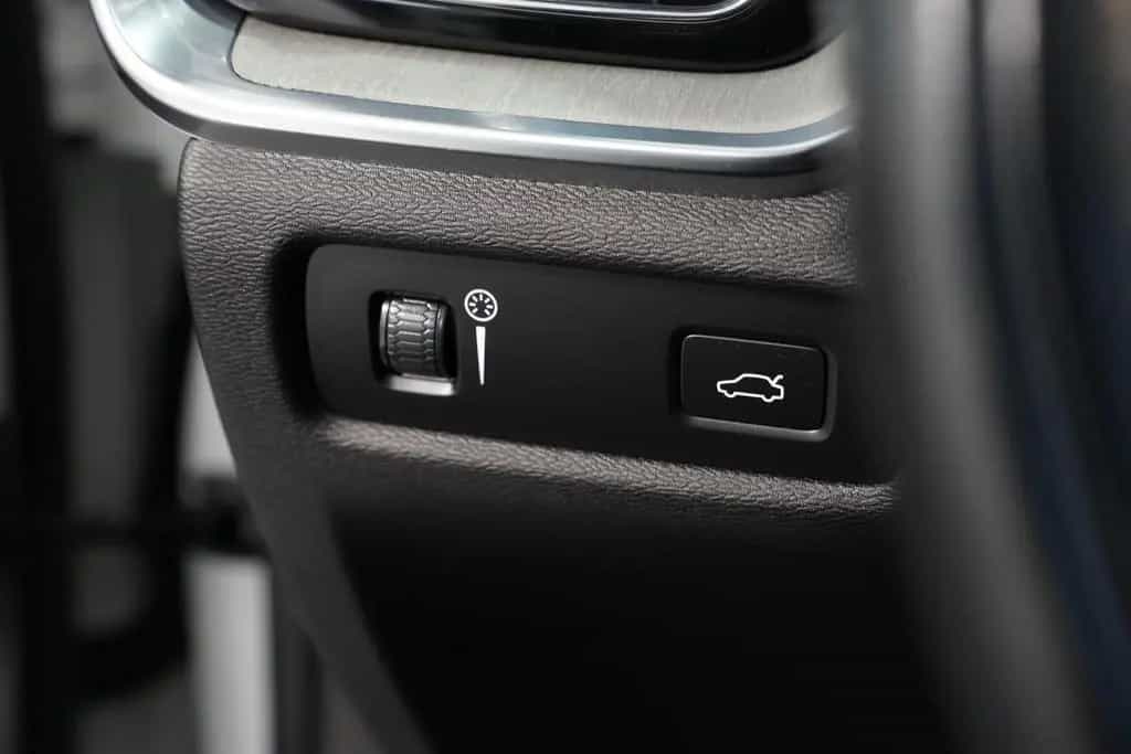 Volvo V60 Kombi Inscription *AUT*LED*NAV*AHK*H&K* 09/2020-photo-35