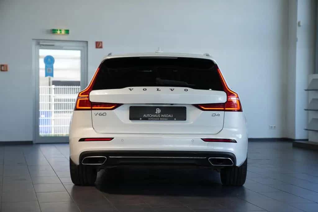 Volvo V60 Kombi Inscription *AUT*LED*NAV*AHK*H&K* 09/2020-photo-6