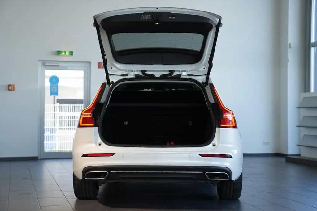 Volvo V60 Kombi Inscription *AUT*LED*NAV*AHK*H&K* 09/2020-photo-7