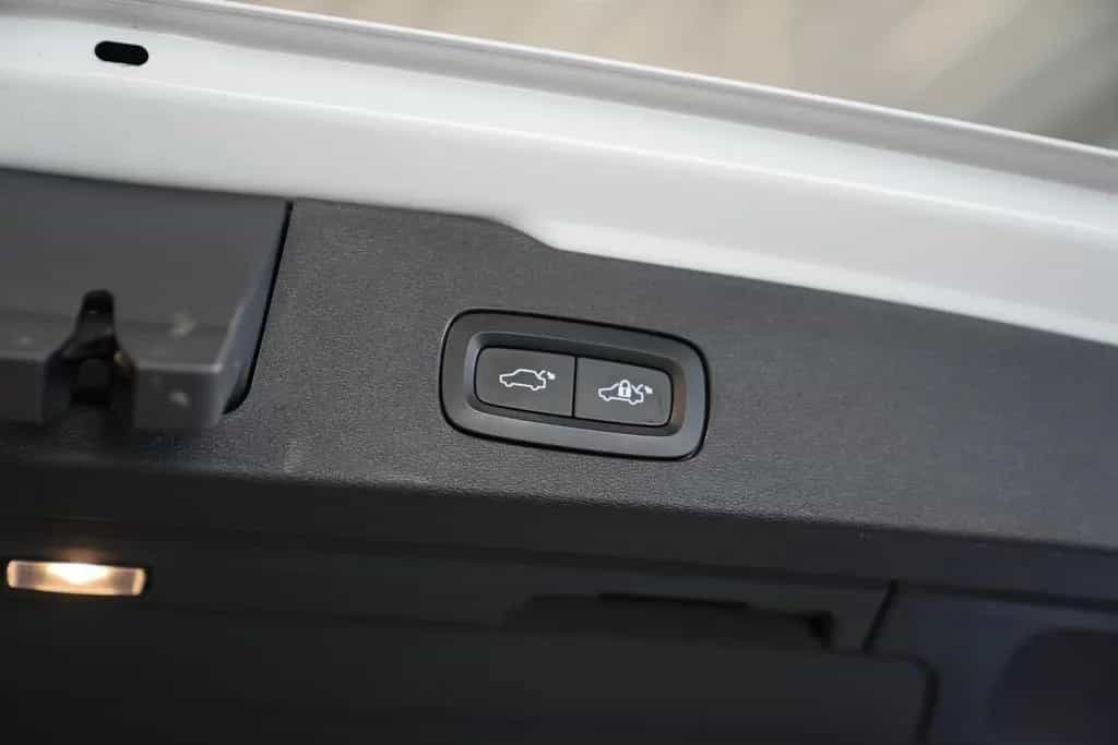 Volvo V60 Kombi Inscription *AUT*LED*NAV*AHK*H&K* 09/2020-photo-8
