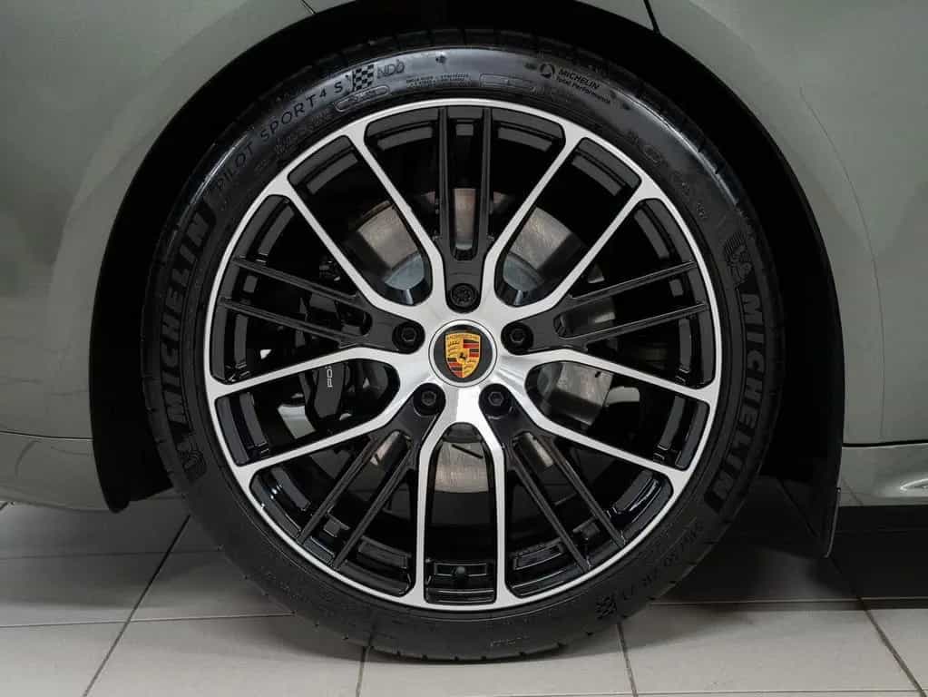 Porsche Panamera GTS 10/2023-photo-10