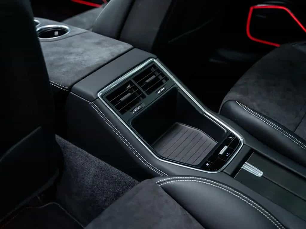 Porsche Panamera GTS 10/2023-photo-32