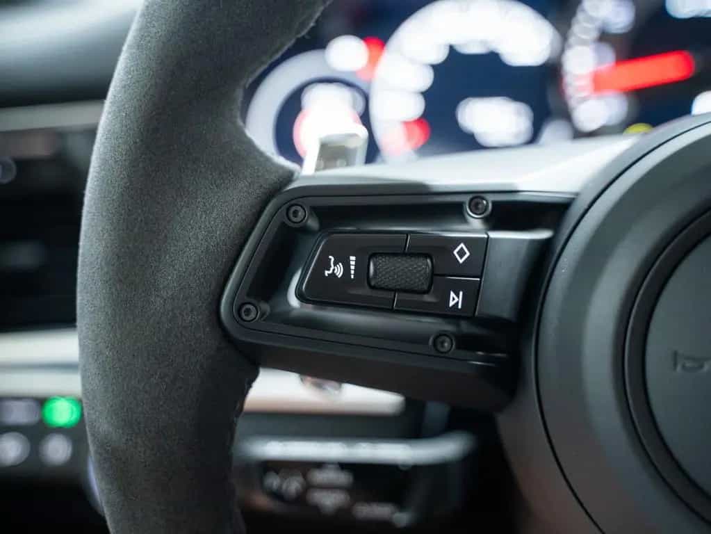 Porsche Panamera GTS 10/2023-photo-36