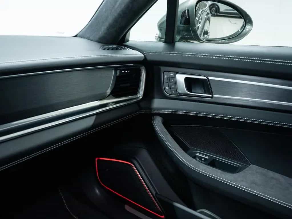 Porsche Panamera GTS 10/2023-photo-47