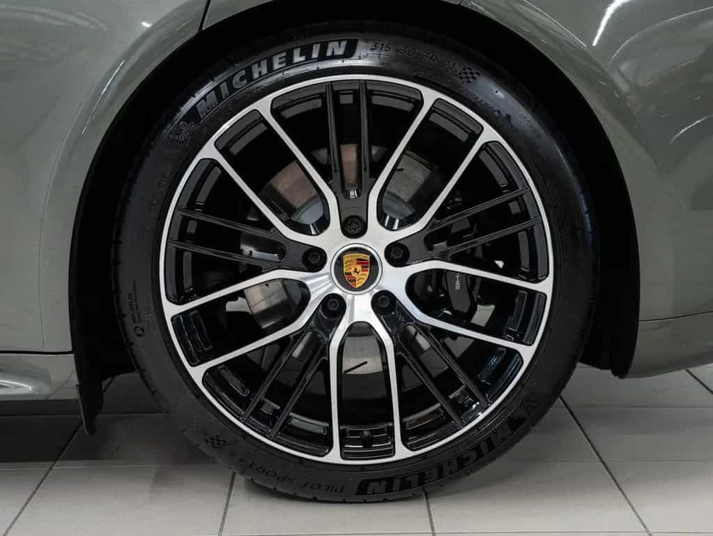 Porsche Panamera GTS 10/2023-photo-8