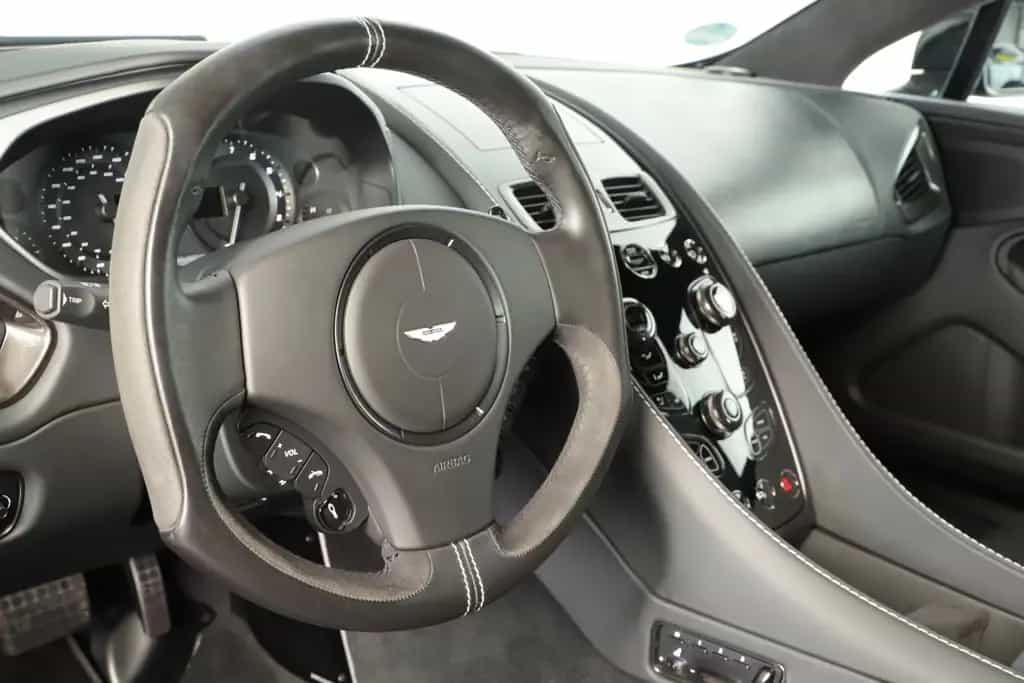 Aston Martin Vanquish S 11/2017-photo-10