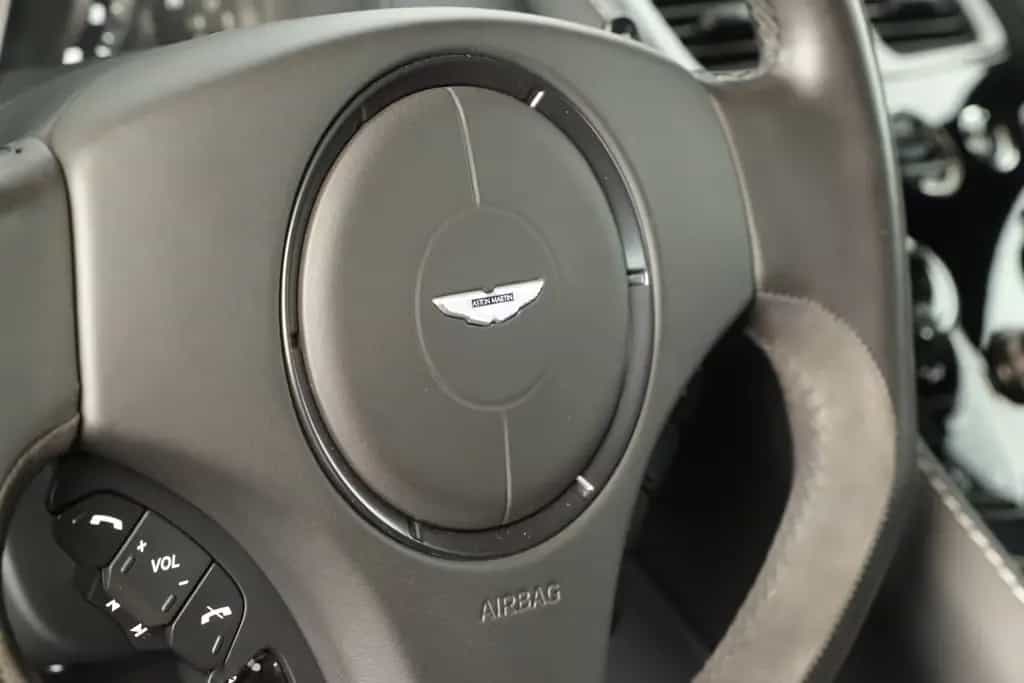 Aston Martin Vanquish S 11/2017-photo-11