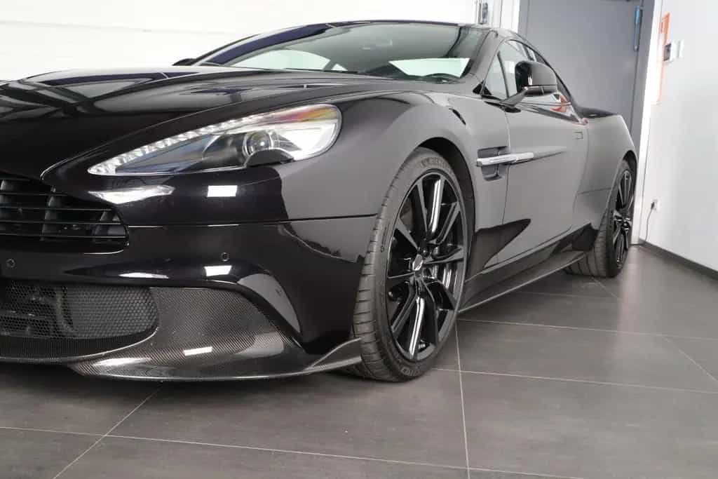 Aston Martin Vanquish S 11/2017-photo-2