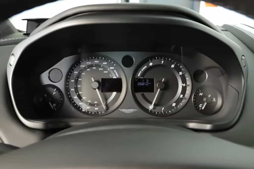 Aston Martin Vanquish S 11/2017-photo-21