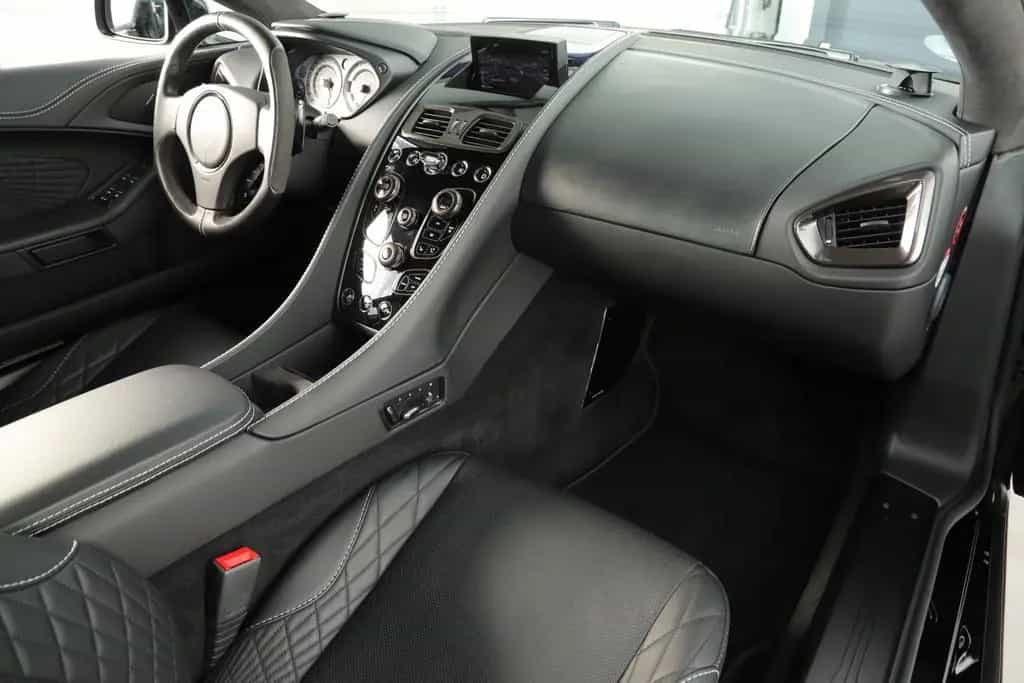 Aston Martin Vanquish S 11/2017-photo-28