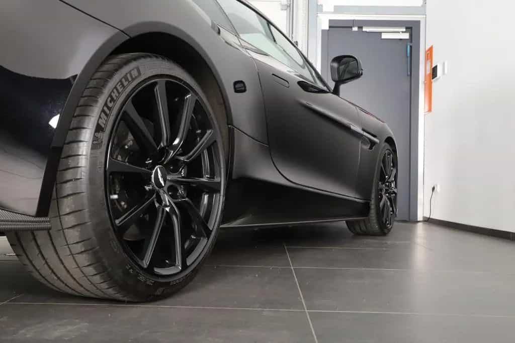 Aston Martin Vanquish S 11/2017-photo-38