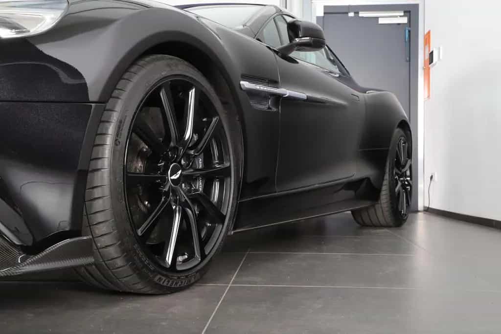 Aston Martin Vanquish S 11/2017-photo-4