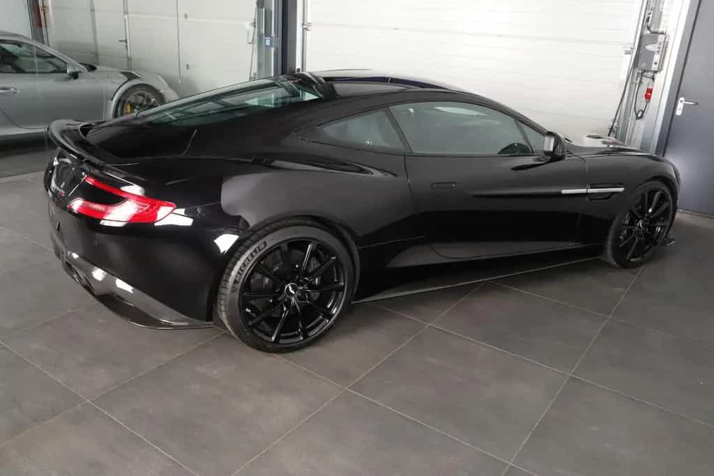 Aston Martin Vanquish S 11/2017-photo-44