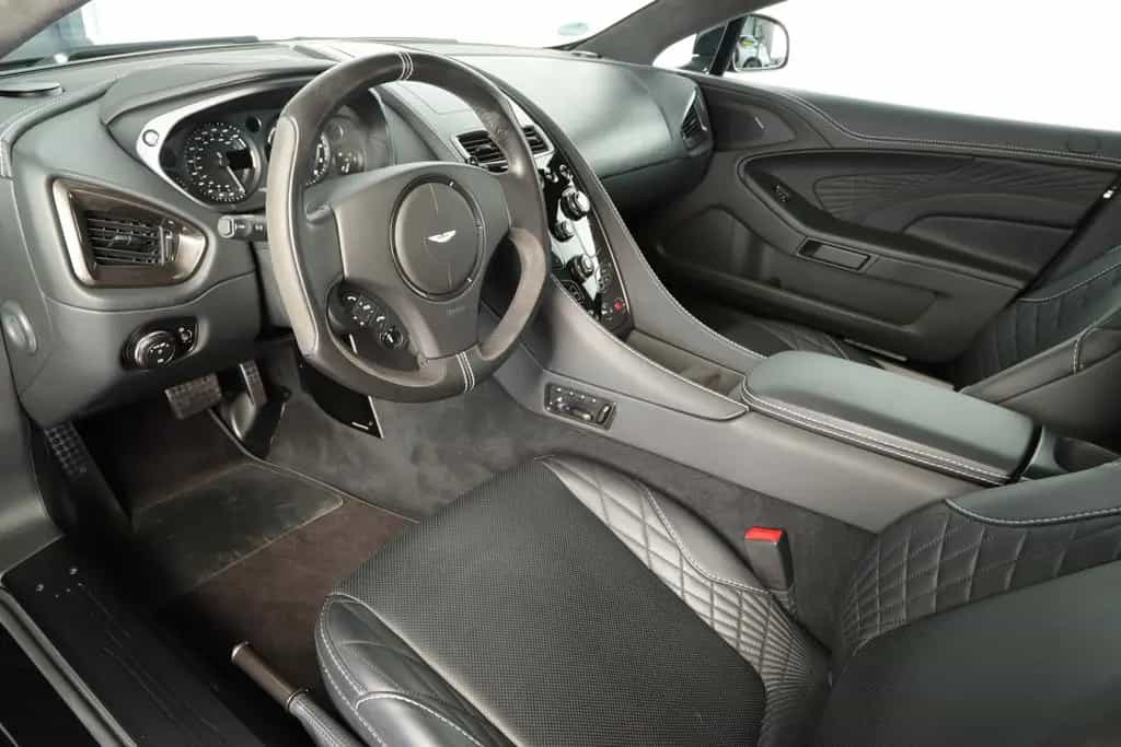 Aston Martin Vanquish S 11/2017-photo-9