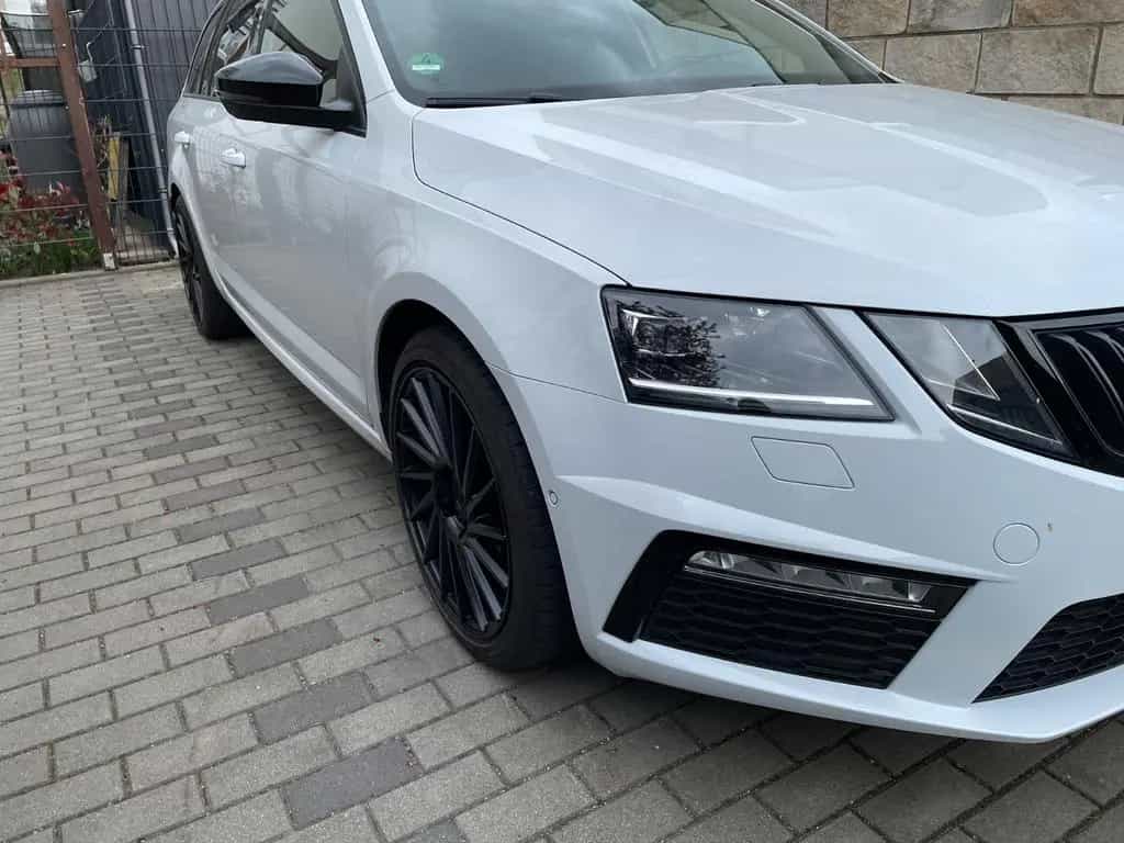 Skoda Octavia 2.0 TSI DSG RS Combi RS 10/2019-photo-3