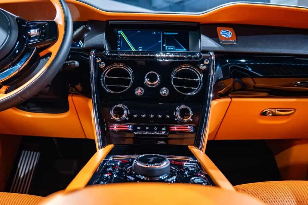 Rolls-Royce Cullinan 10/2023-photo-21