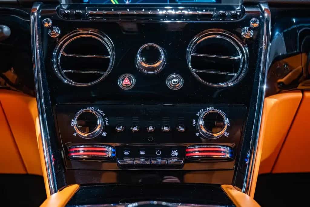 Rolls-Royce Cullinan 10/2023-photo-22