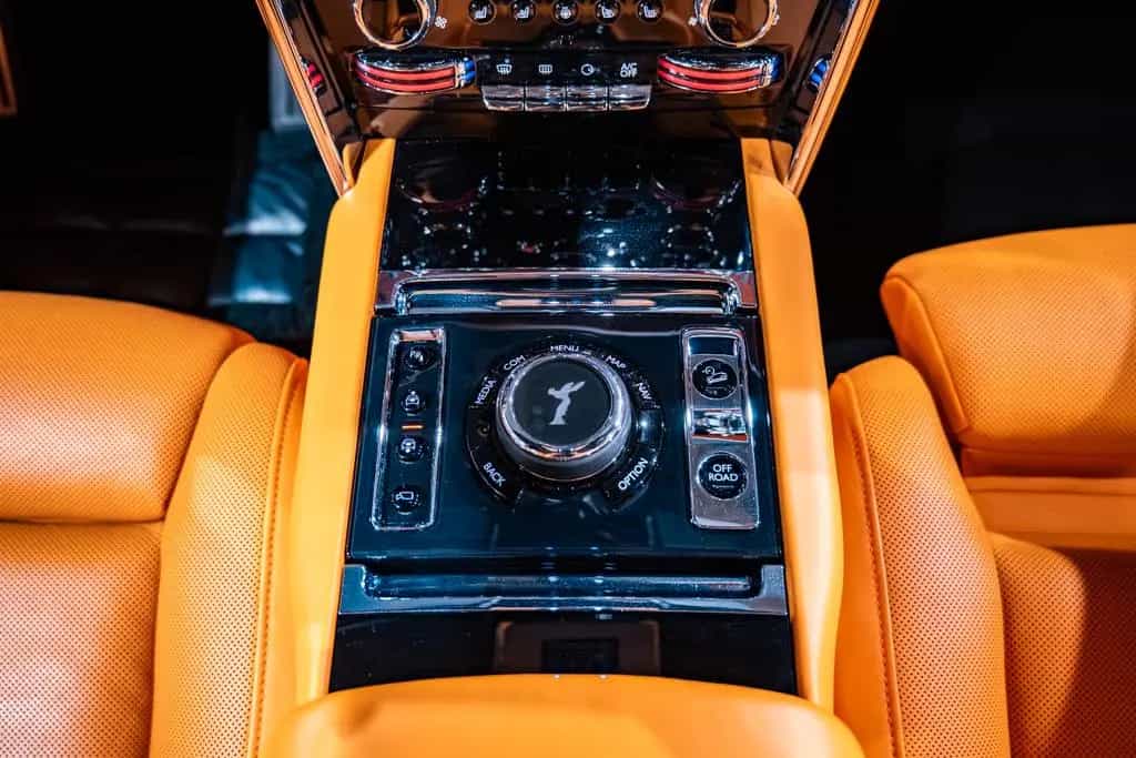 Rolls-Royce Cullinan 10/2023-photo-23