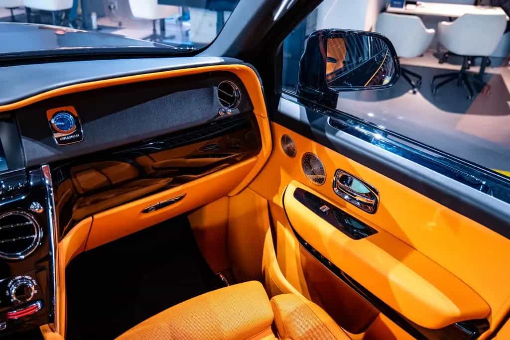Rolls-Royce Cullinan 10/2023-photo-24