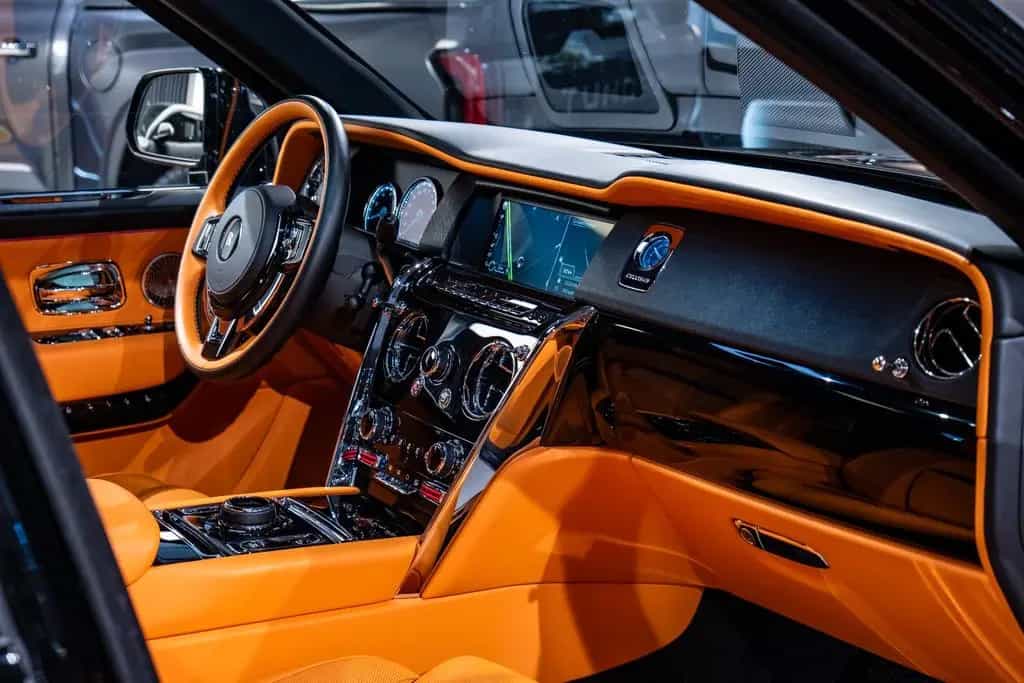 Rolls-Royce Cullinan 10/2023-photo-36