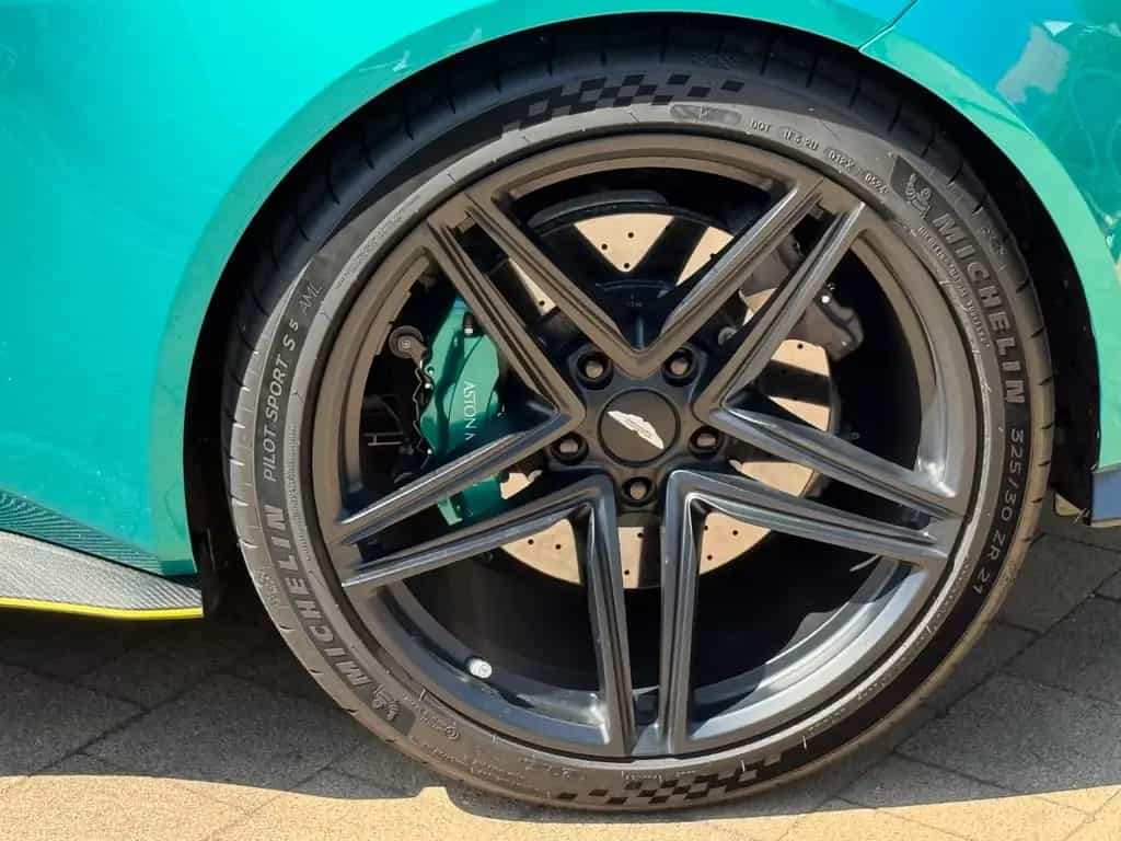 Aston Martin V8 Vantage / CARBON / VOLL / NP 270 T€ / TRAUM! 06/2024-photo-25